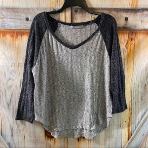 NWOT Finn & Clover Top Long Sleeve Lightweight Ribbed V-Neck Scoop